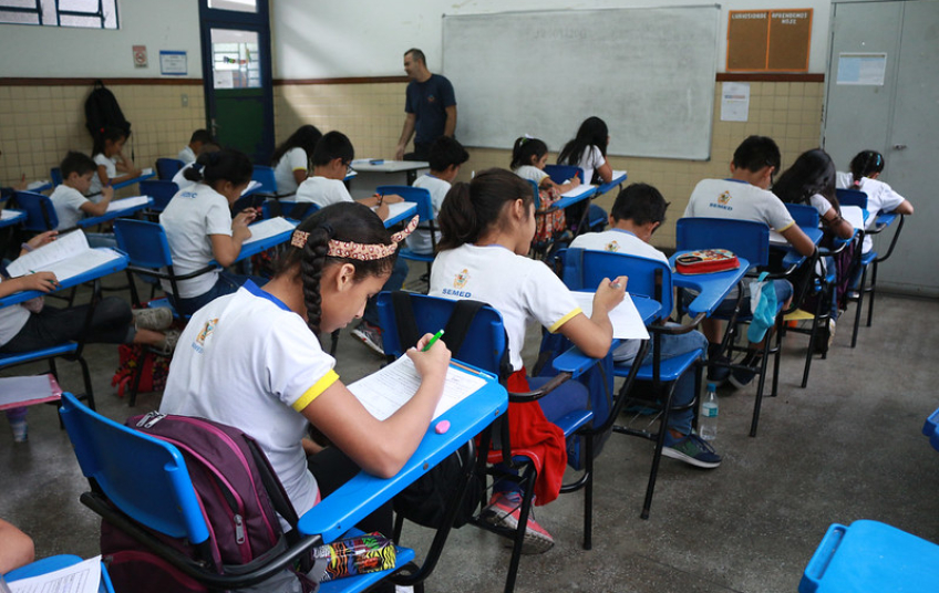 Os limites estruturais da educação pública e seu vínculo com a luta socialista